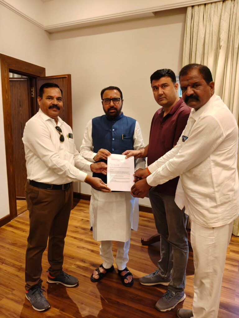 जिल्हयात राजस्थान, हरियाणातील ८ लाख कुटूंब वास्तव्यास, काय केली मागणी IMG-20250502-WA0022