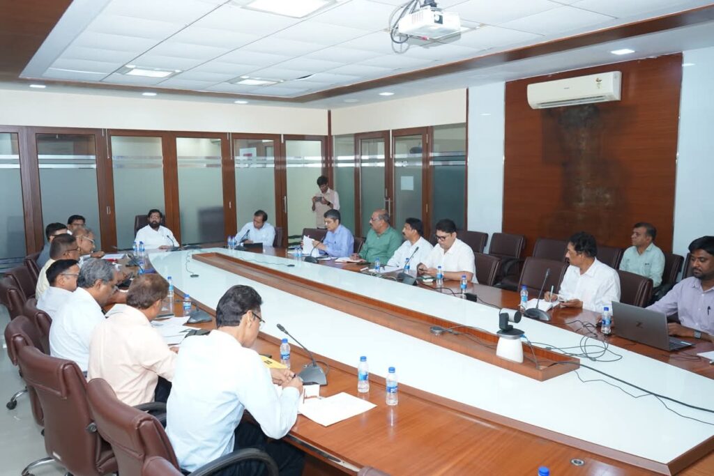 नाशिक मुंबई महामार्ग कामास गती द्या : शिंदे IMG-20250604-WA0053