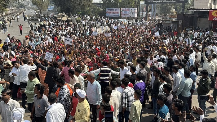 आरोपीला फाशी द्या -महिलांचा मोठा सहभाग, मालेगावात जनआक्रोश उसळला IMG-20251121-WA0051
